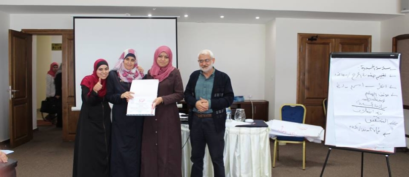  اختتمت جمعية عايشة لحماية المرأة والطفل دورة تدريبية بعنوان "رعاية الناجيات من العنف المبني على النوع الاجتماعي"- دليل حواء الزهرة